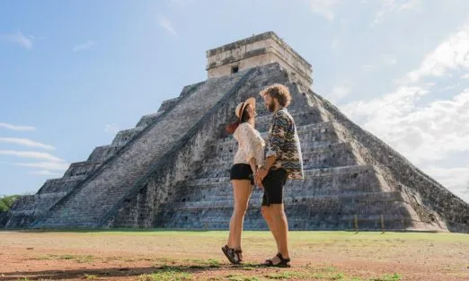 slider-mexico-pyramids-honeymoon-couple
