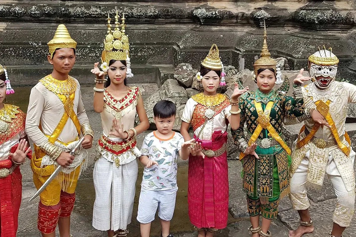 cambodia-asia-children-temple