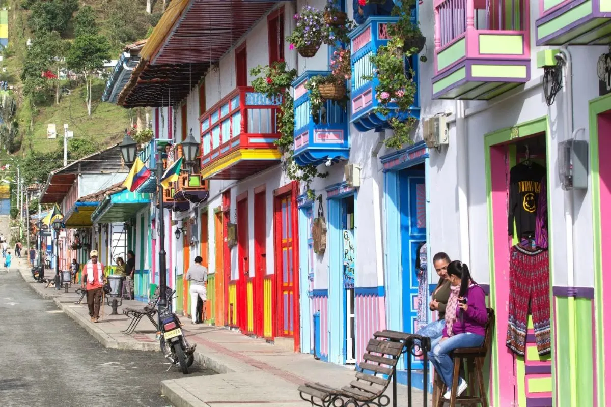 colombia-latin-america-street