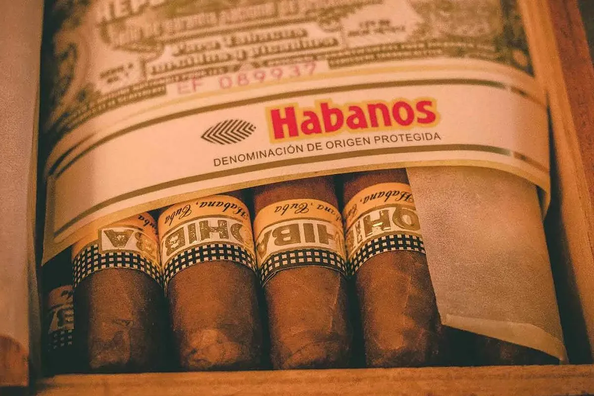 cuba-central-america-caribbean-habanos