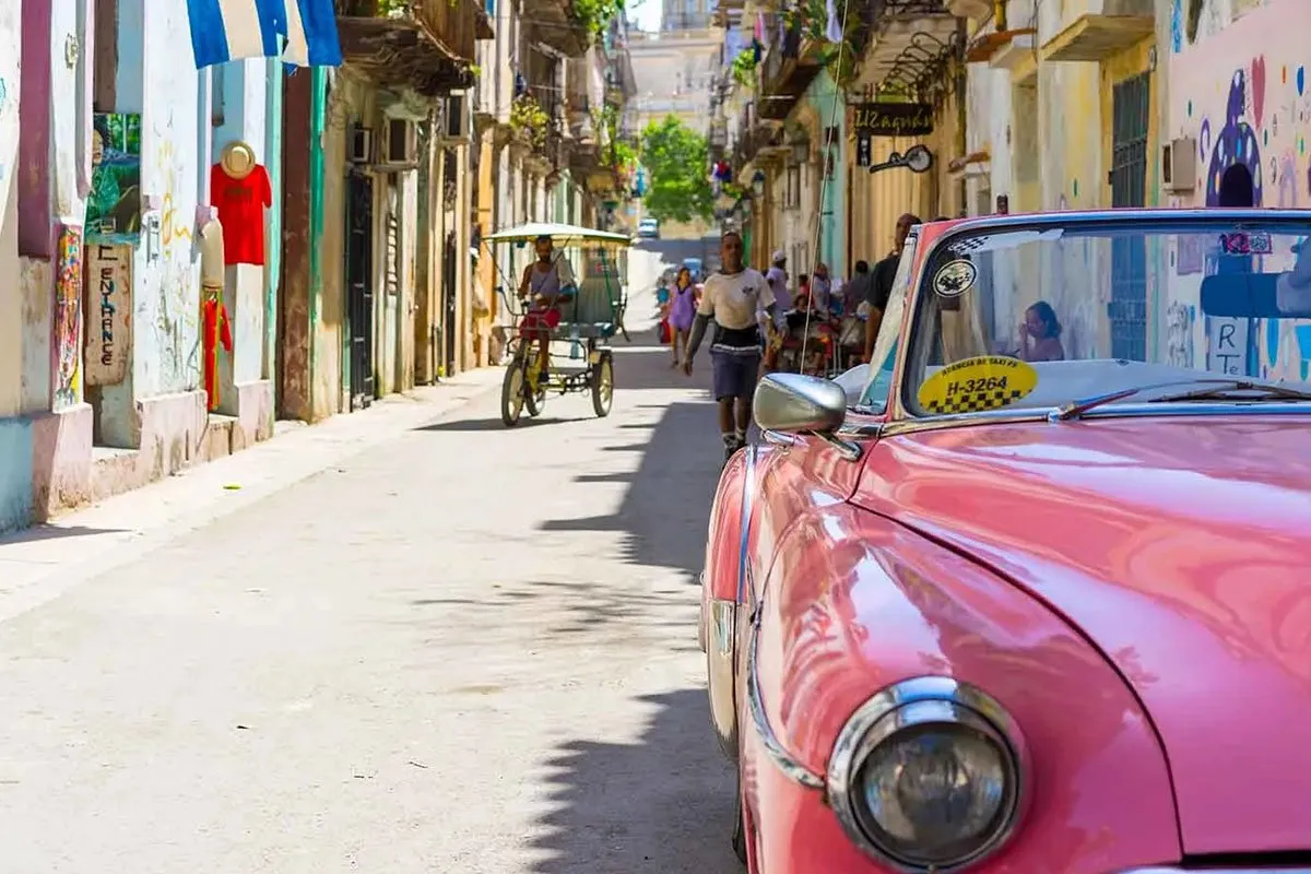 cuba-central-america-caribbean-street