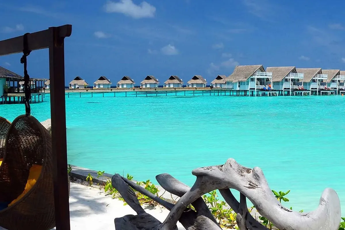 french-polynesia-oceania-water-bangalows
