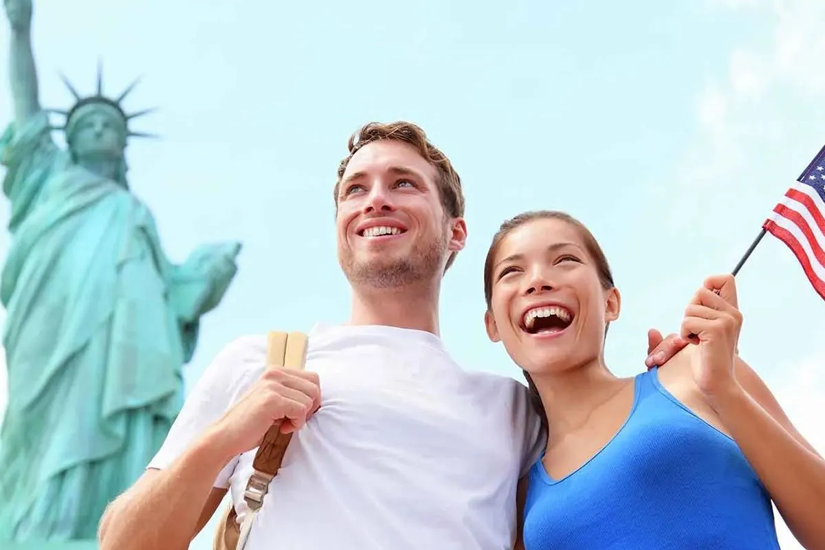 new-york-north-america-tourists