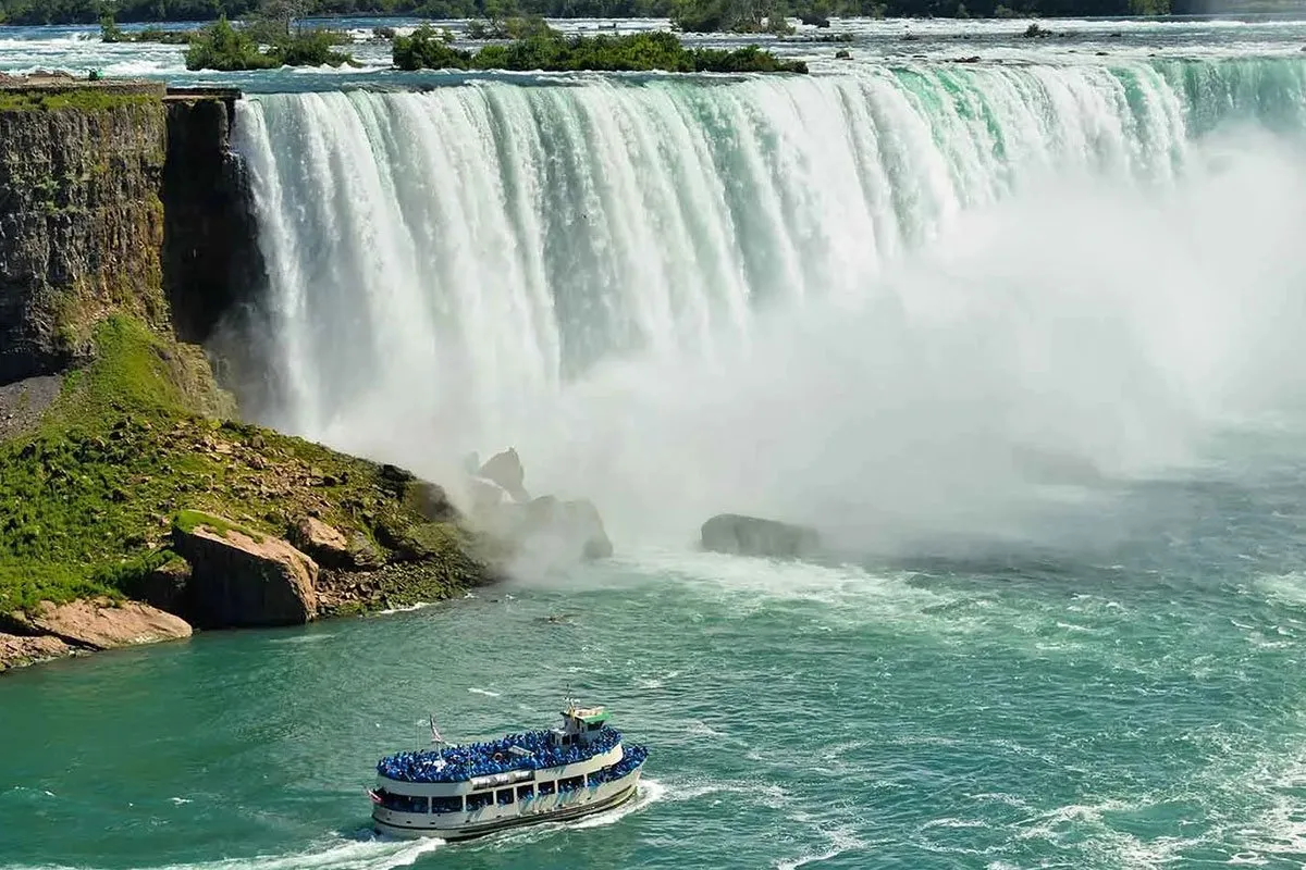 niagara-falls-north-america-tour-boat
