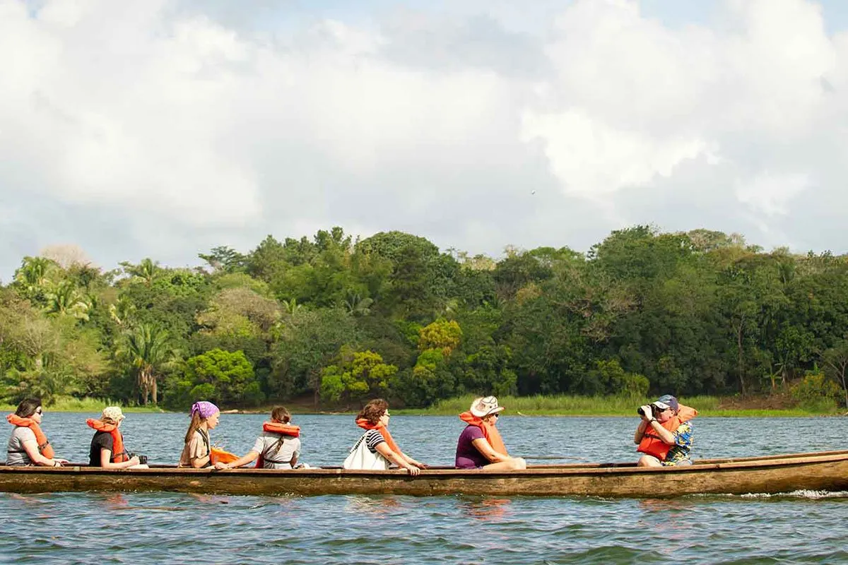 panama-central-america-caribbean-people-rowing