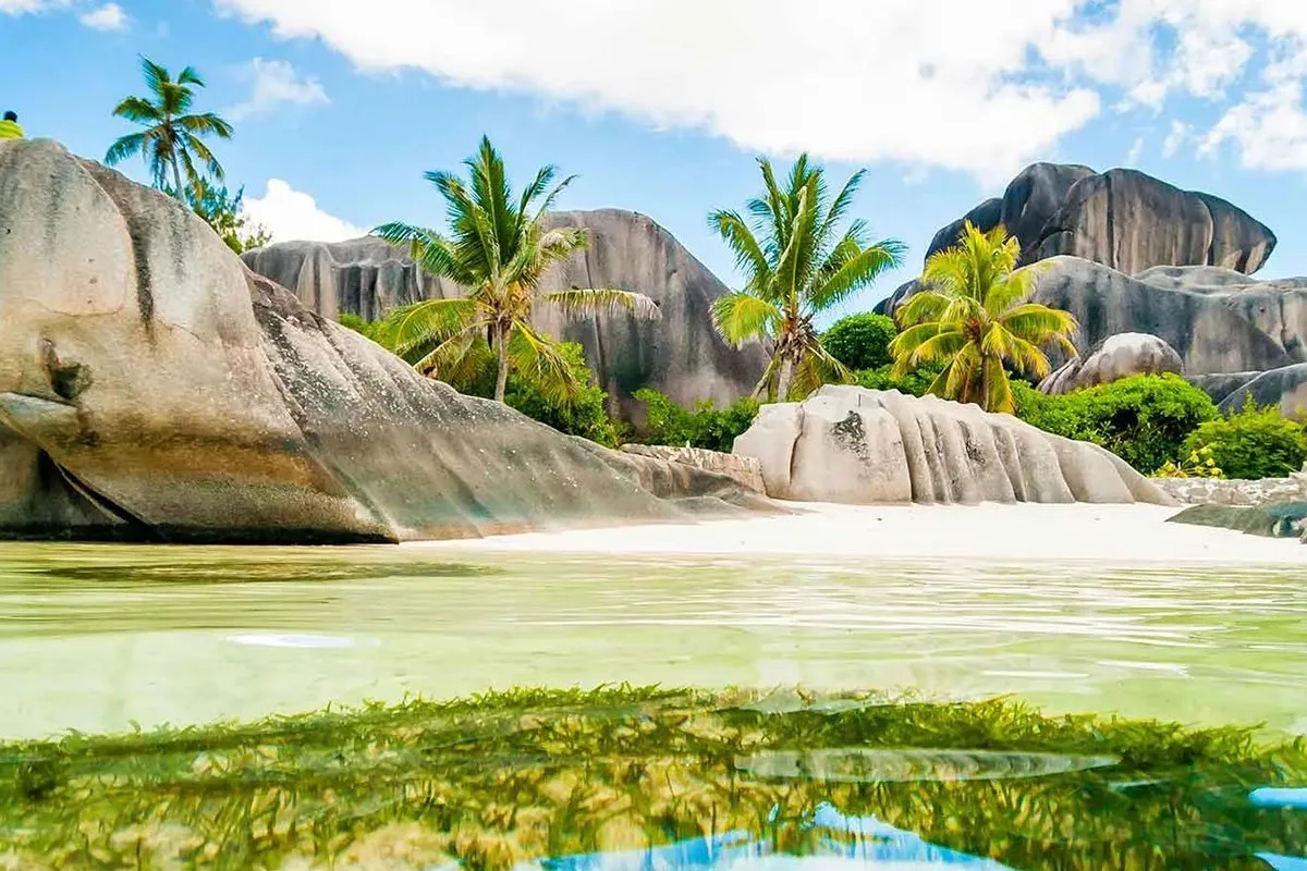 seychelles-africa-rock-lake