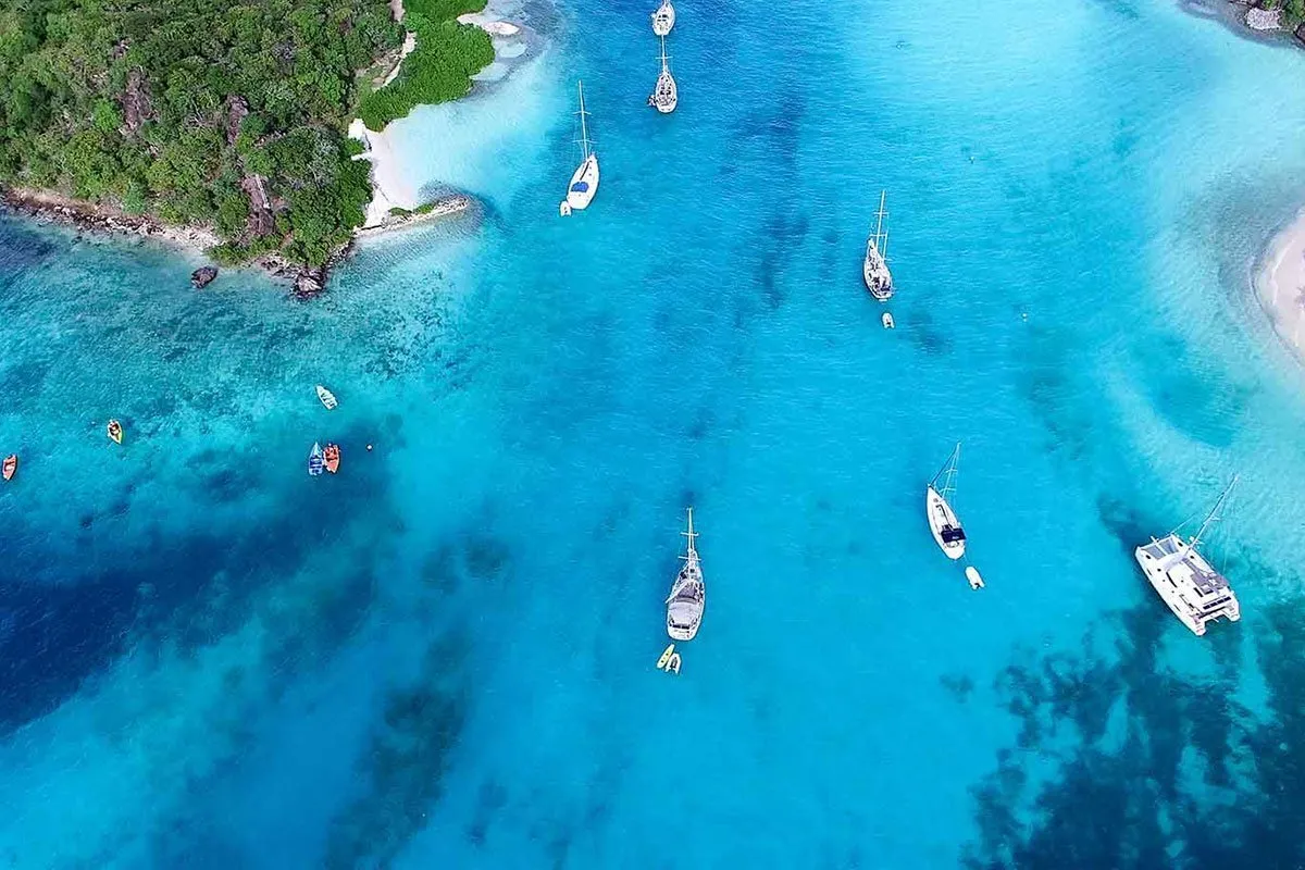 st-vincent-grenadines-central-america-caribbean-coast-boats