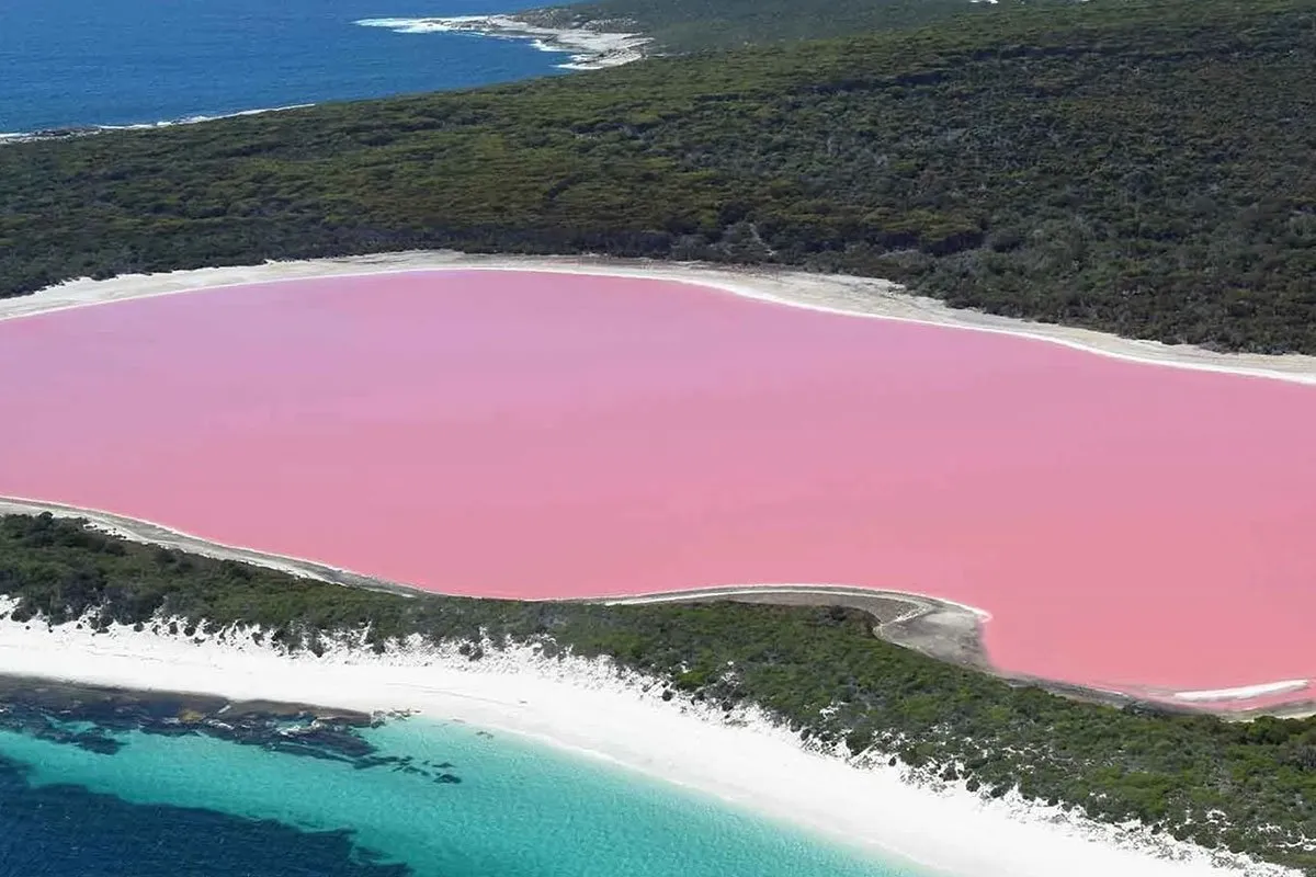 sydney-oceania-lake-hillier
