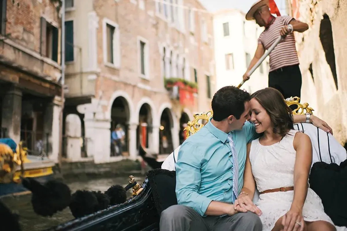 venice-europe-tour-couple