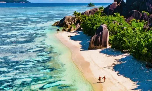 slider-seychelles-honeymoon-couple-holding-hands