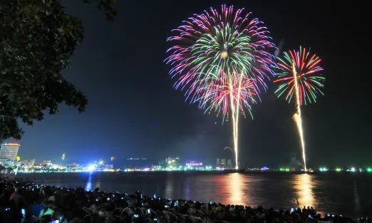 phuket-Pattaya-beach-fireworks-slider